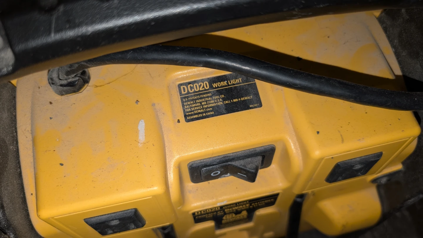 DEWALT DC020 Corded/Cordless Work Light - photo 2