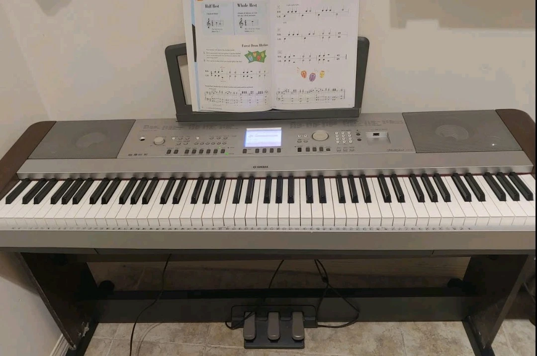3 pedal, Yamaha piano - photo 2