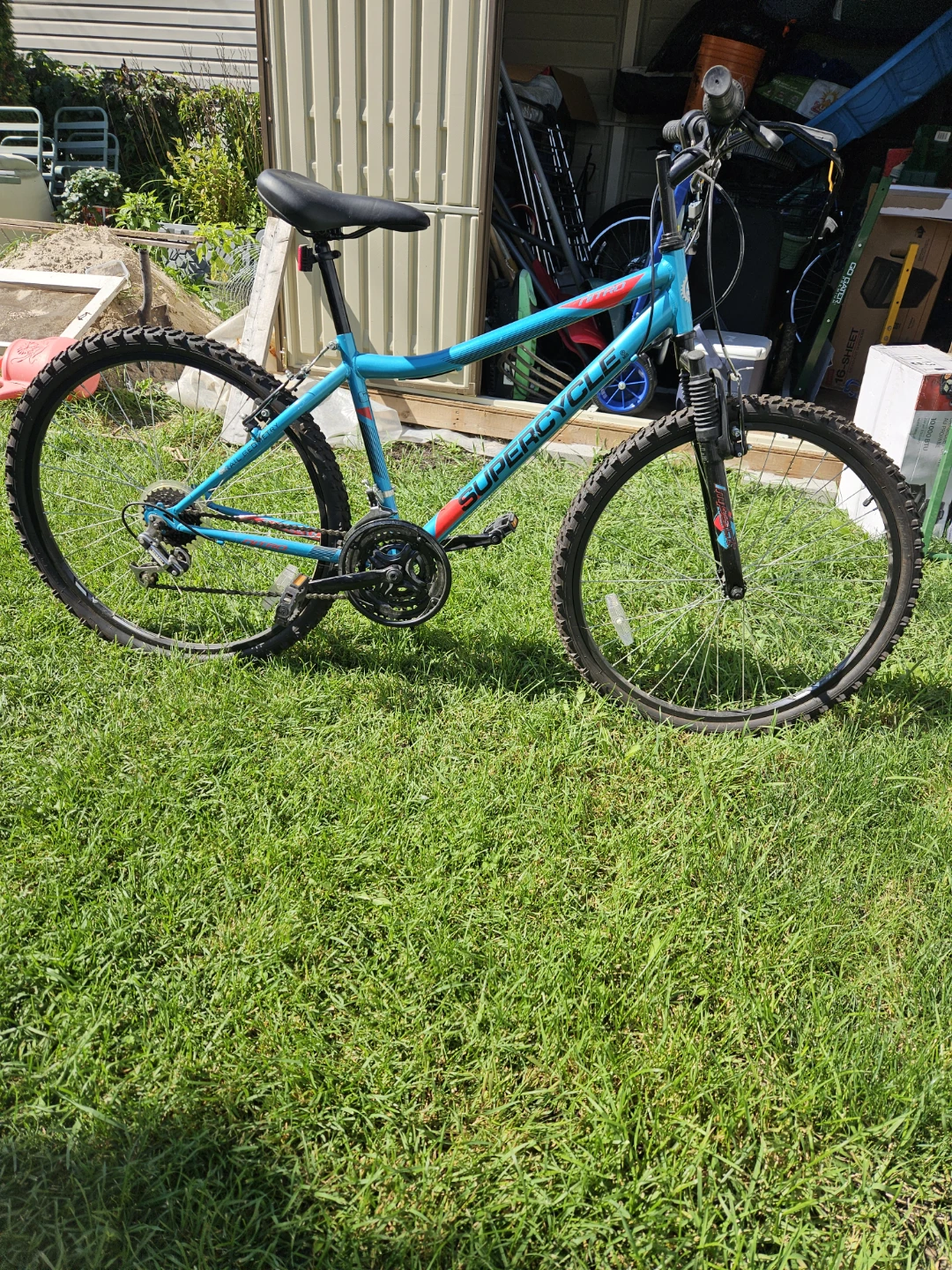 On Now GARAGE Sale 430 Yale Avenue West in Transcona - photo 2