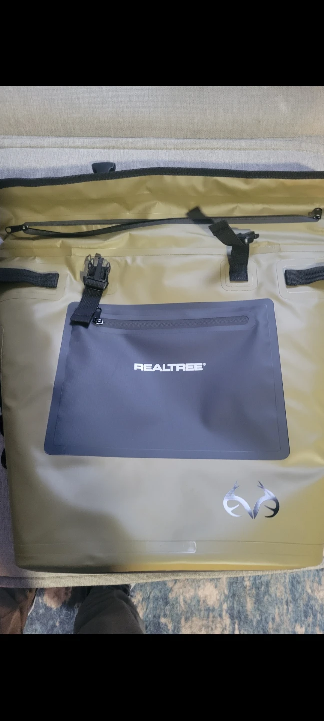 REALTREE BACKPACK COOLER  NEW.