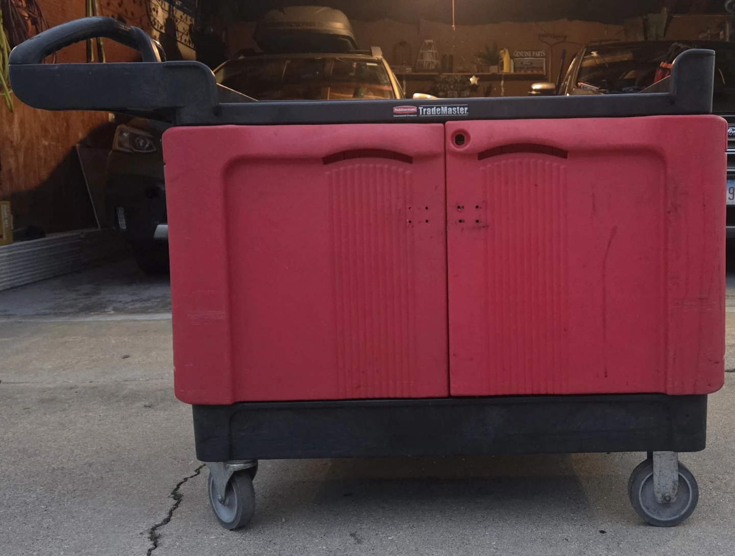 Rubbermaid Commercial TradeMaster Rolling Tool Cart with Doors