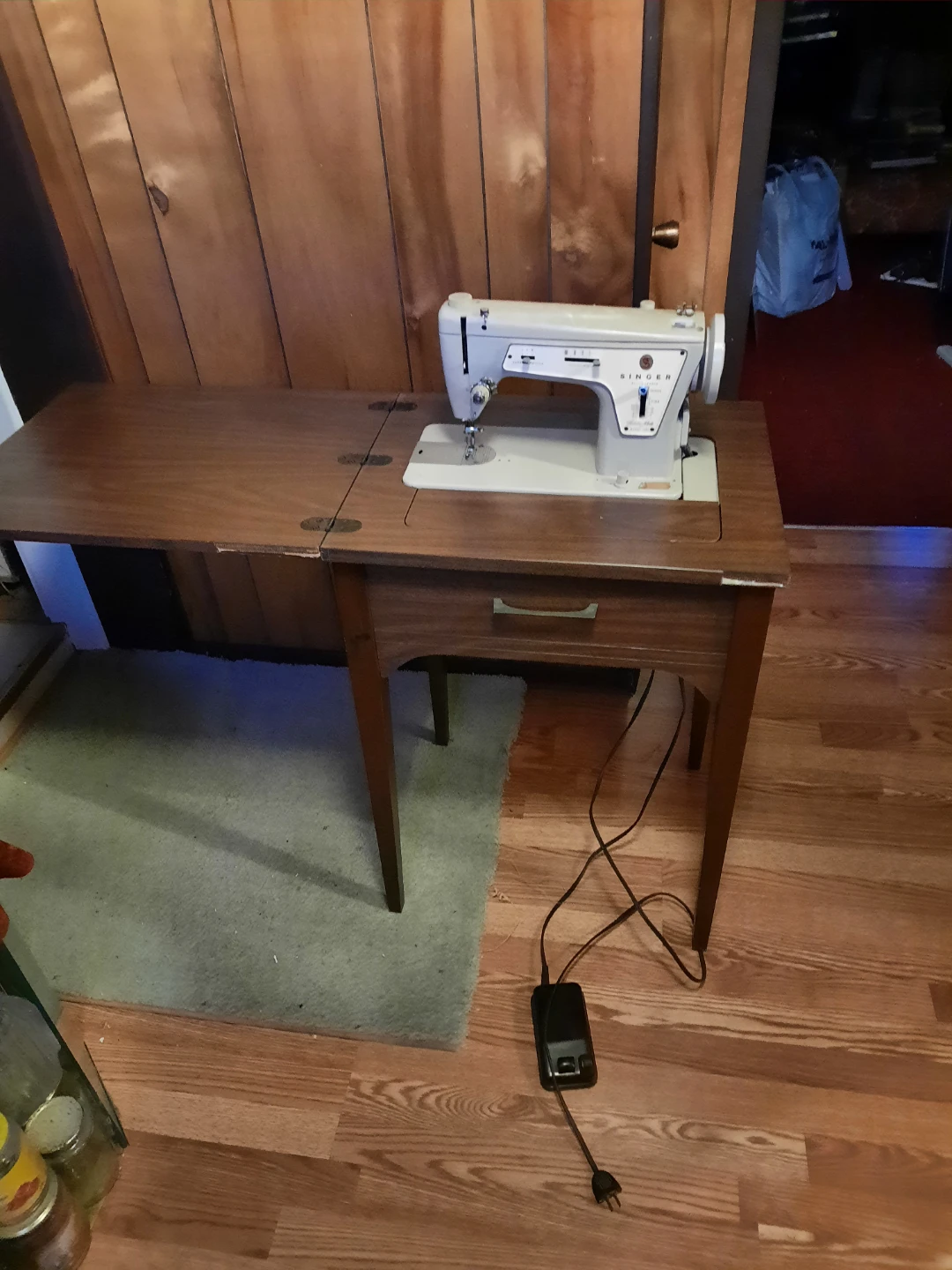 Singer sewing machine - photo 3