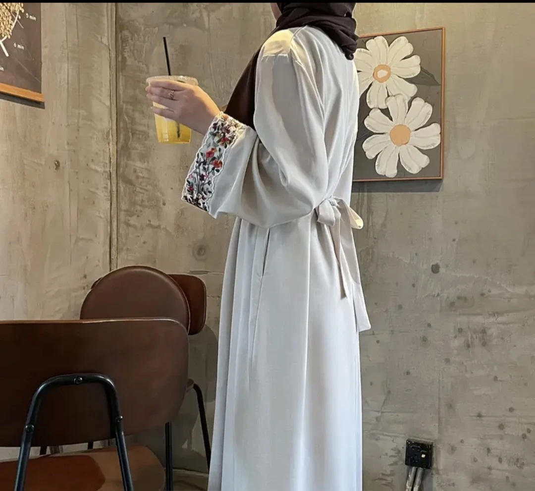 Beige floral embroidered abaya - photo 2