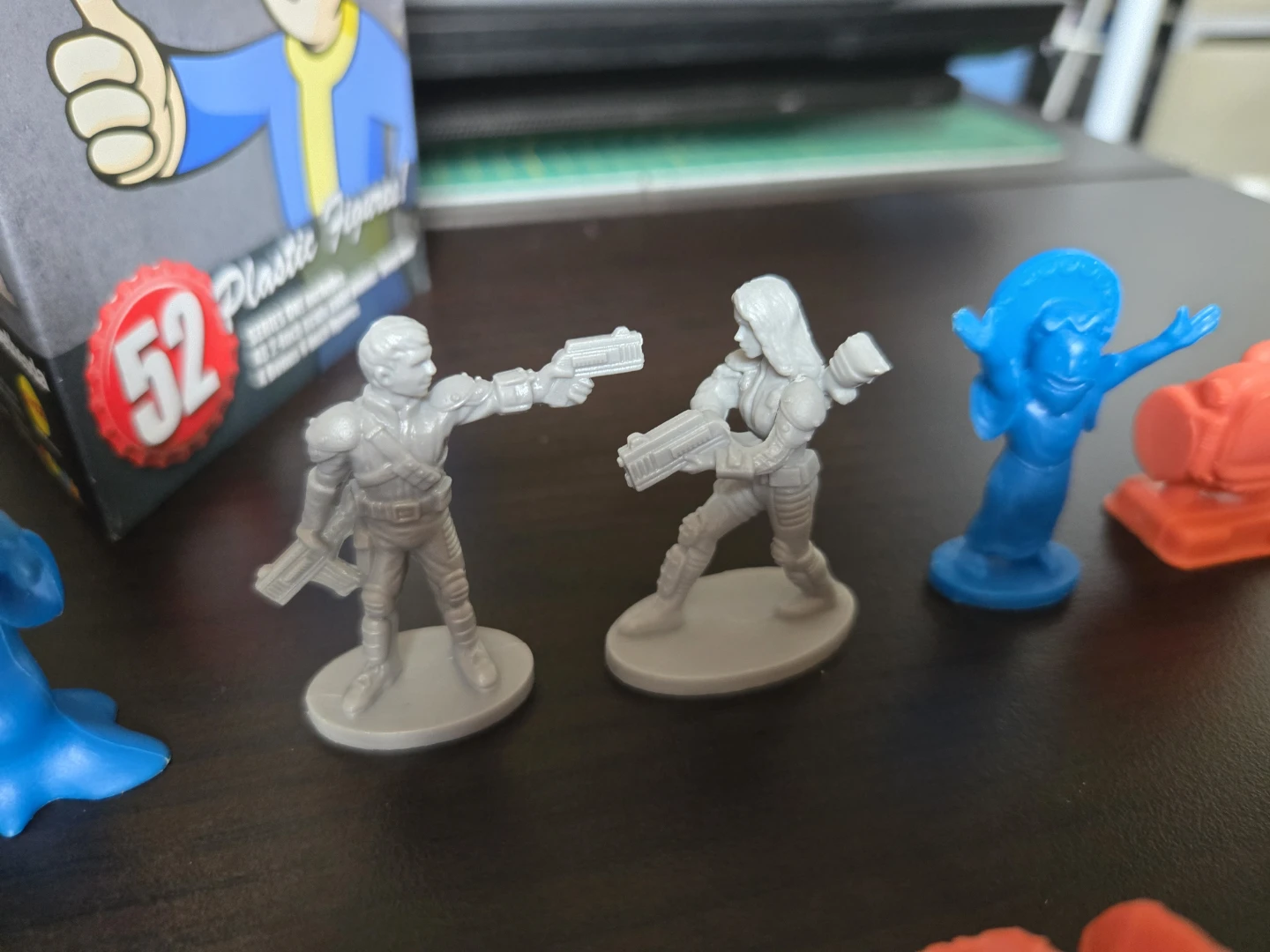 Fallout Box Of Plastic Figurines - photo 5