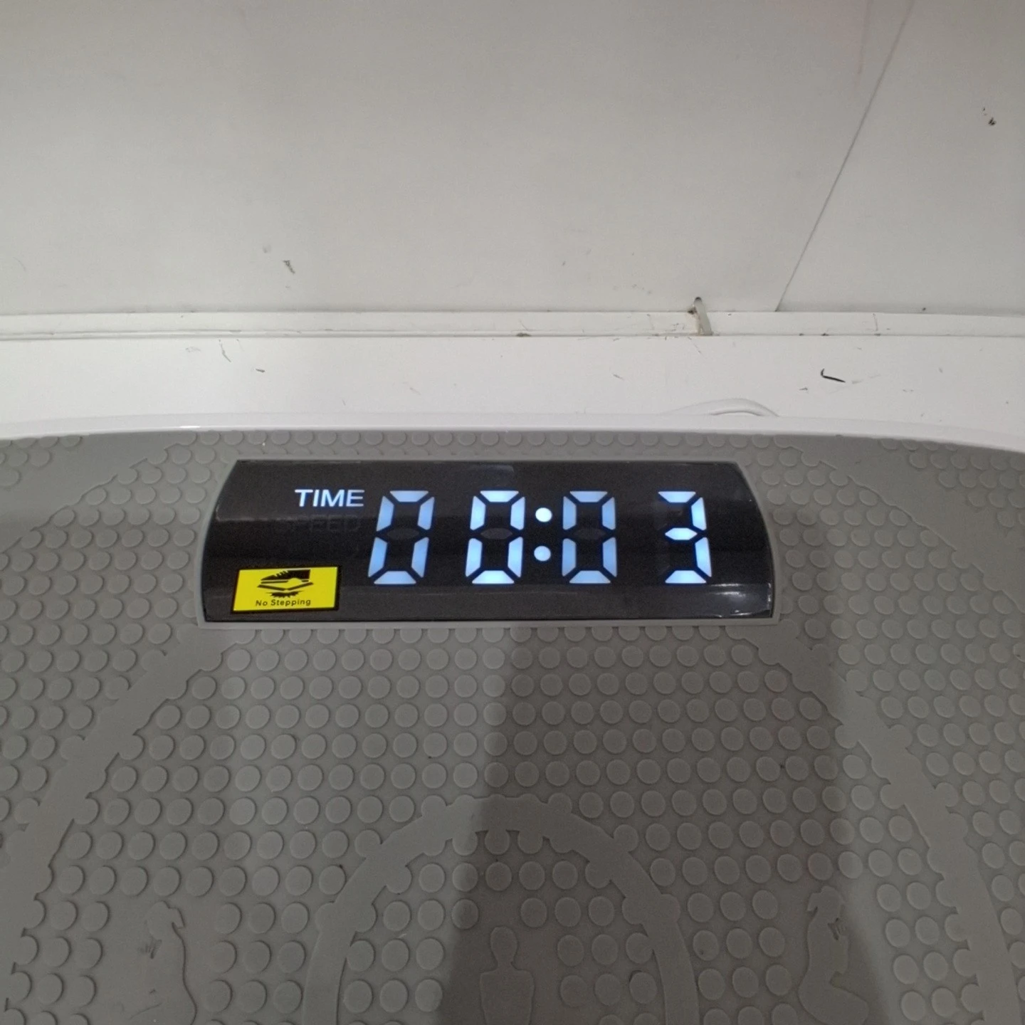 Pro Curved Vibration Plate Exercise Machine – Great Condition! - photo 2