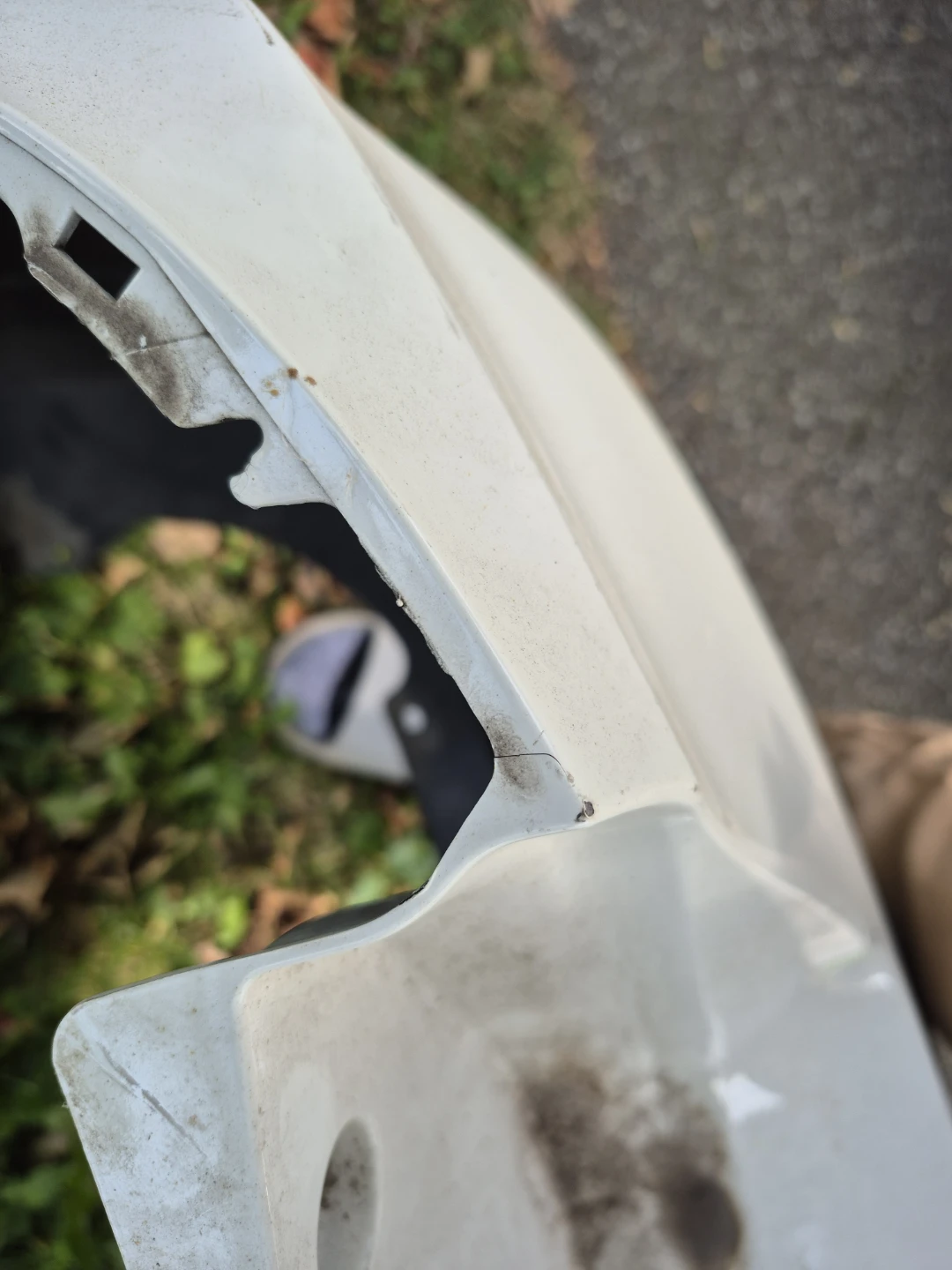 Nissan rogue 2017 White rear bumper cover - photo 2