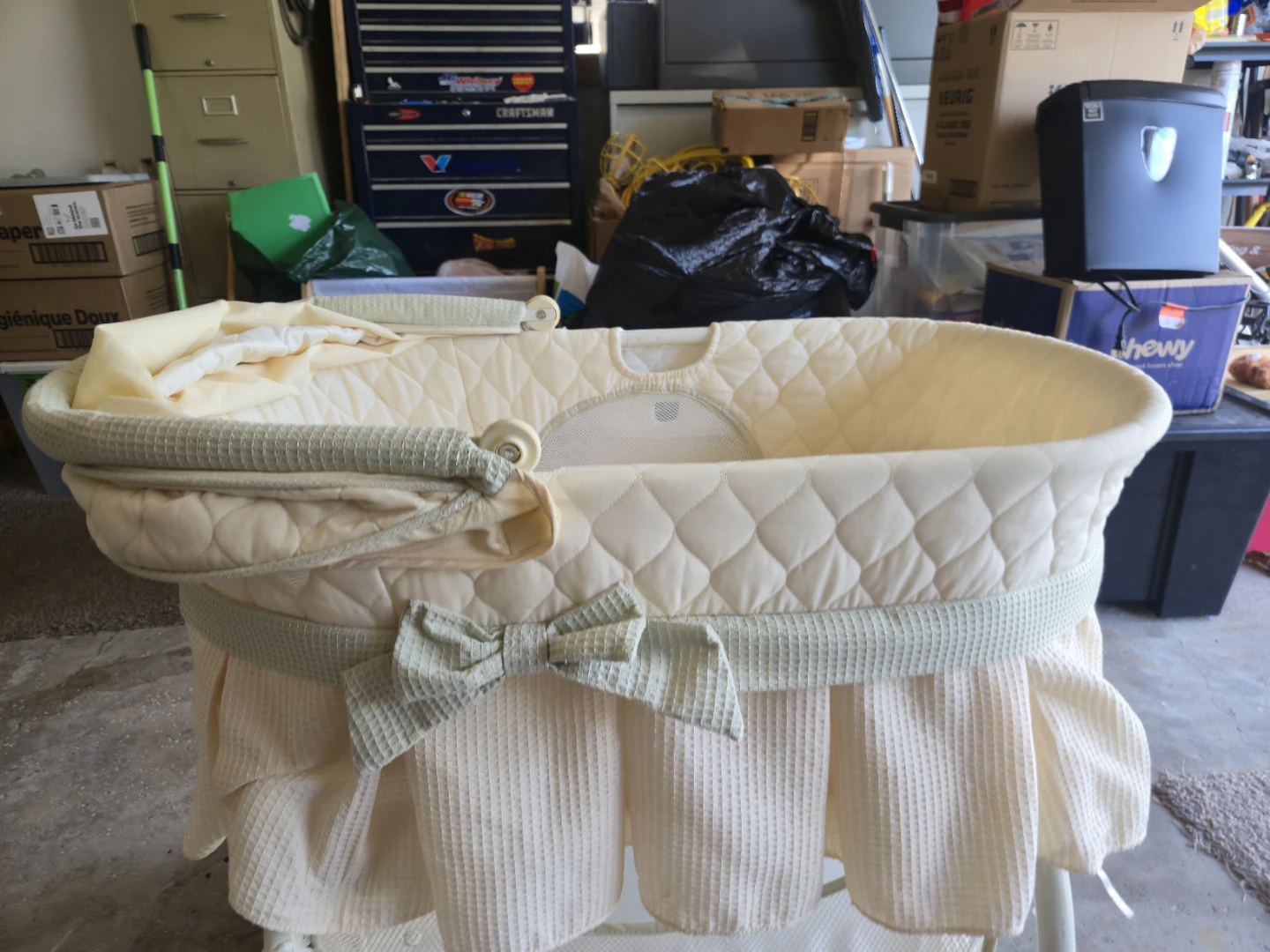 Kolcraft Cuddle ’n Care Light Vibes Mobile Rocking Bassinet - photo 4