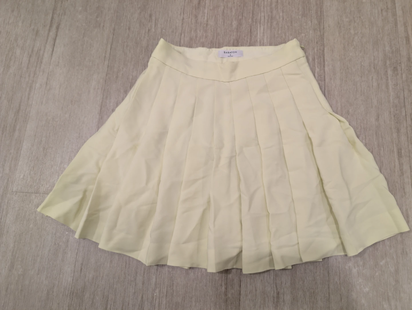 Babaton pleated skirt - light neon yellow