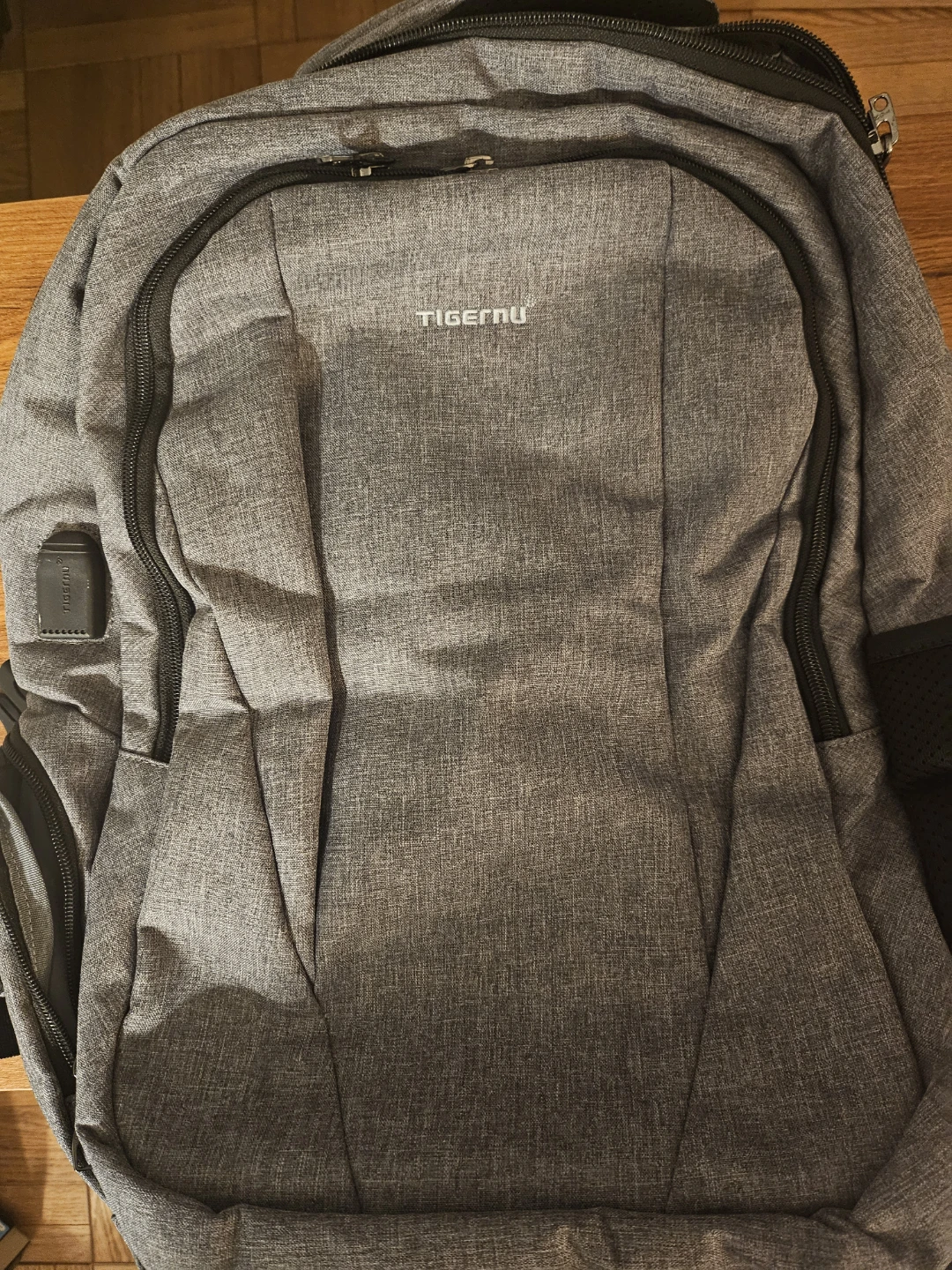 🏈 Tigernu gray travel backpack with USB port