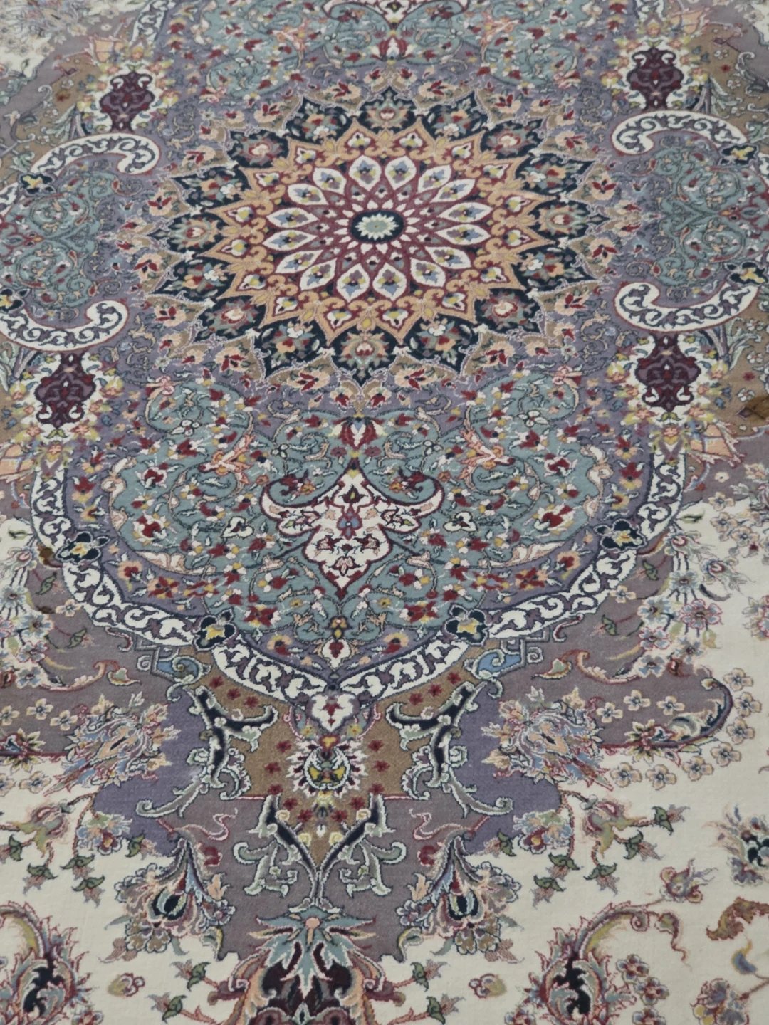 Traditional Persian-style Area Rug - photo 2