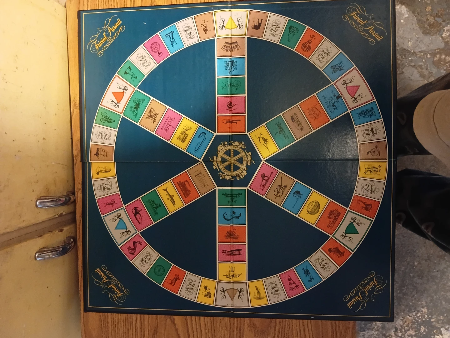 Trivial Pursuit Master Game Genus Edition - photo 2