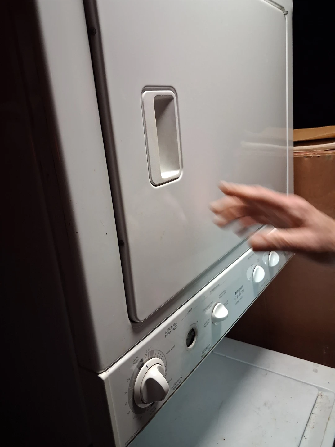 Frigidaire Gallery White Electric Dryer - photo 3