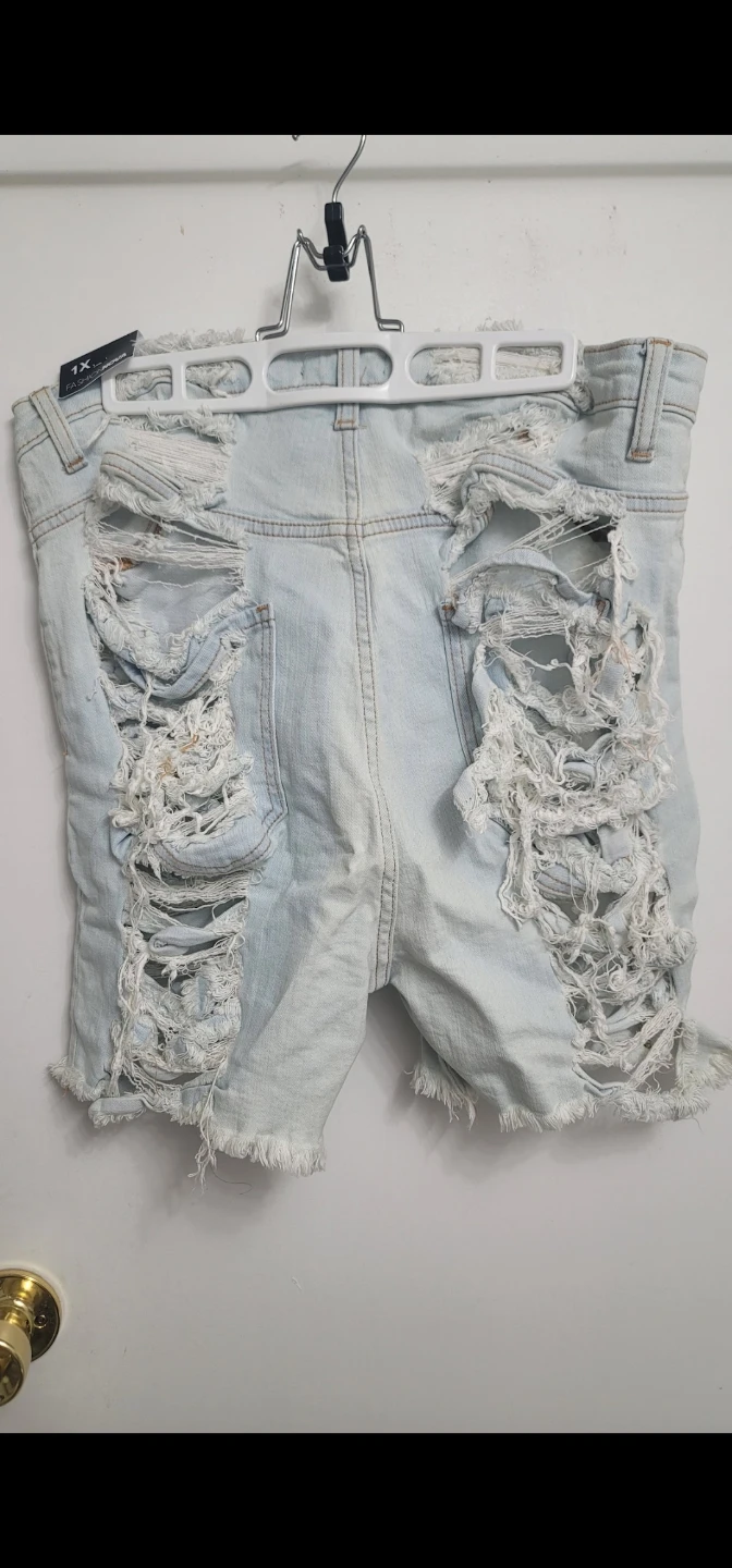 Fashion Nova Yes Now Distressed Bermuda Shorts Size 1X - photo 2