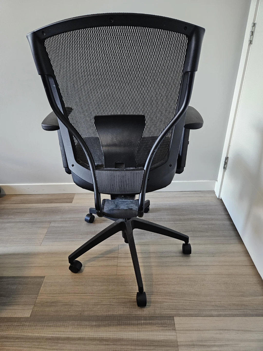 Black Ergonomic Mesh Office Chair - photo 3