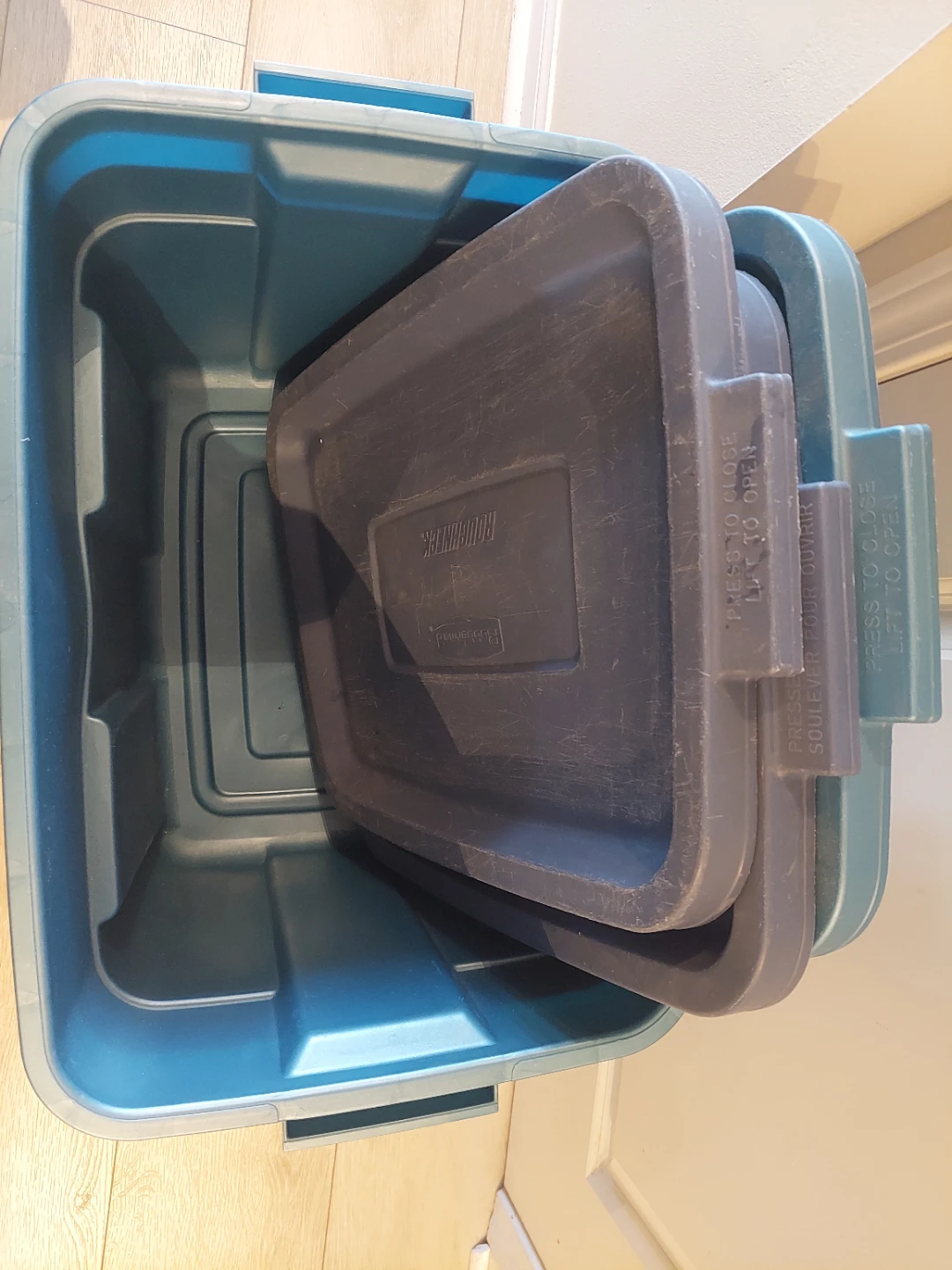 Rubbermaid Super Tough Storage Bin with Lid - photo 4
