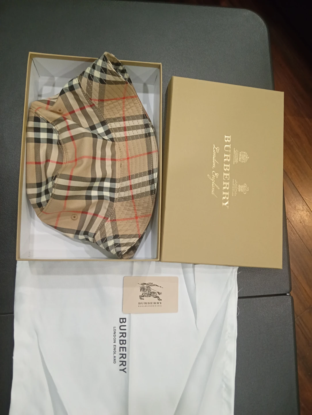 Burberry Vintage Check Bucket Hat unisex - photo 5