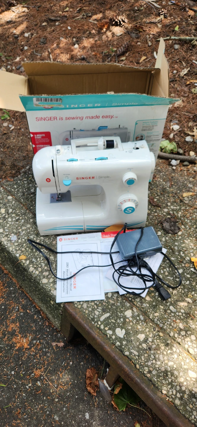 Singer Simple 2263 Sewing Machine - photo 2