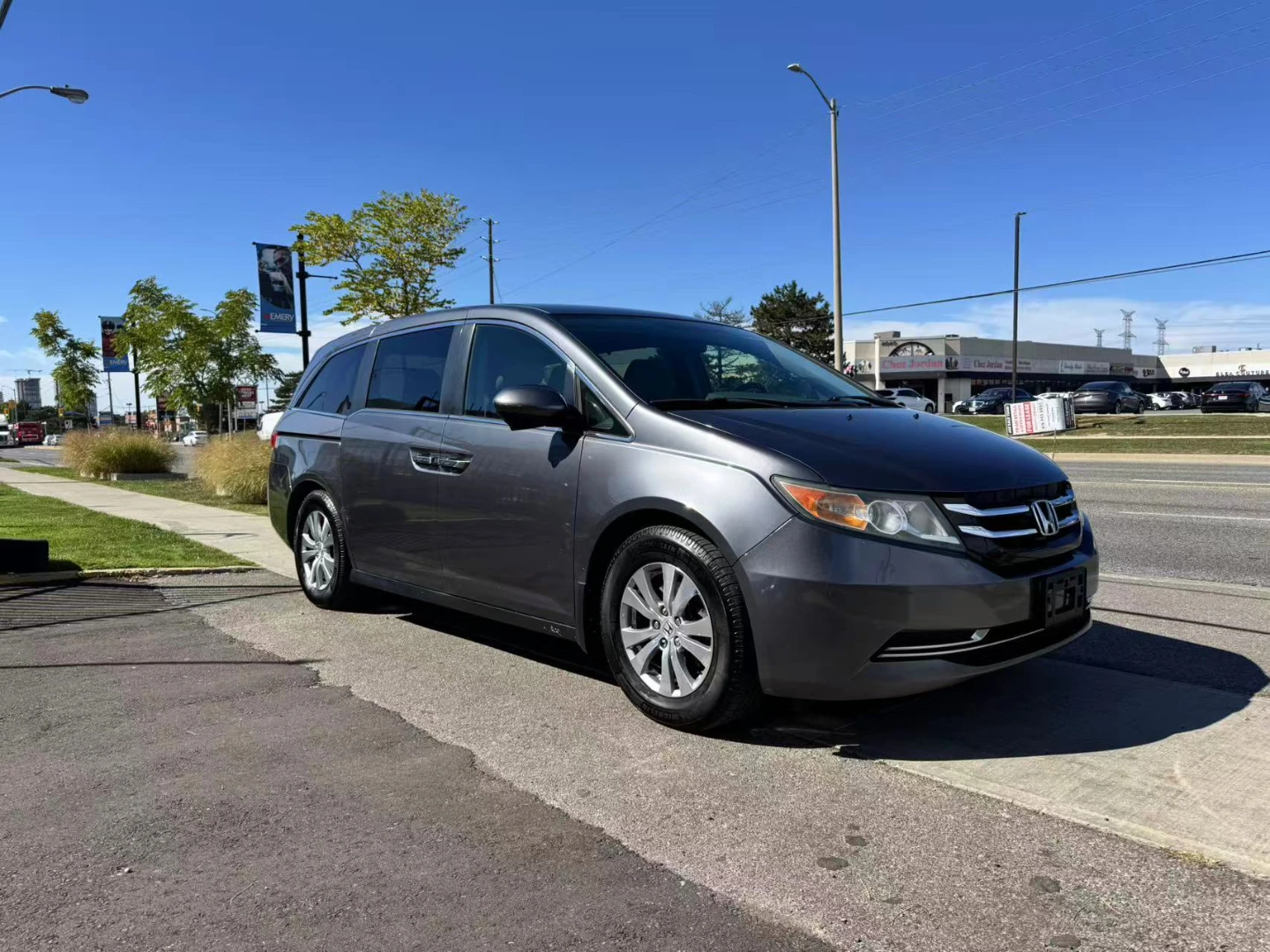 2016 Honda Odyssey 8 passenger - photo 2