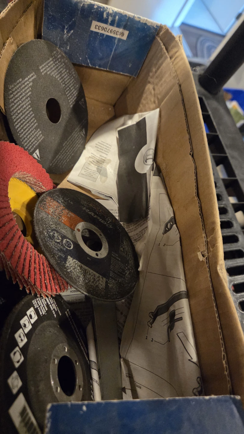 Bosch 4-1/2" Angle Grinder 1375A - photo 3