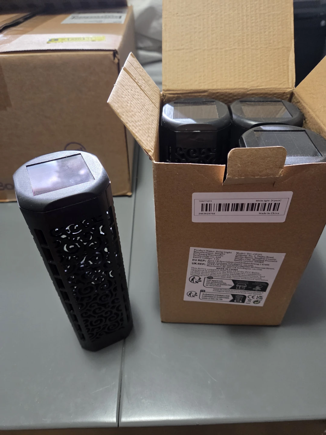 BNIB 4-Pack Solar LED Garden Pathway Lights - photo 2