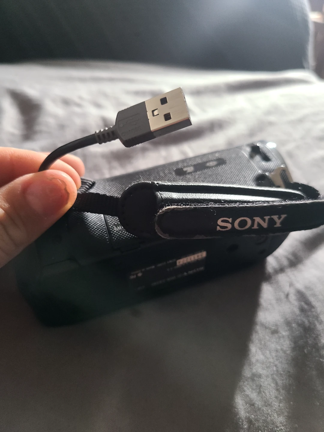 Sony Handycam HDR-CX240 HD Camcorder - photo 3