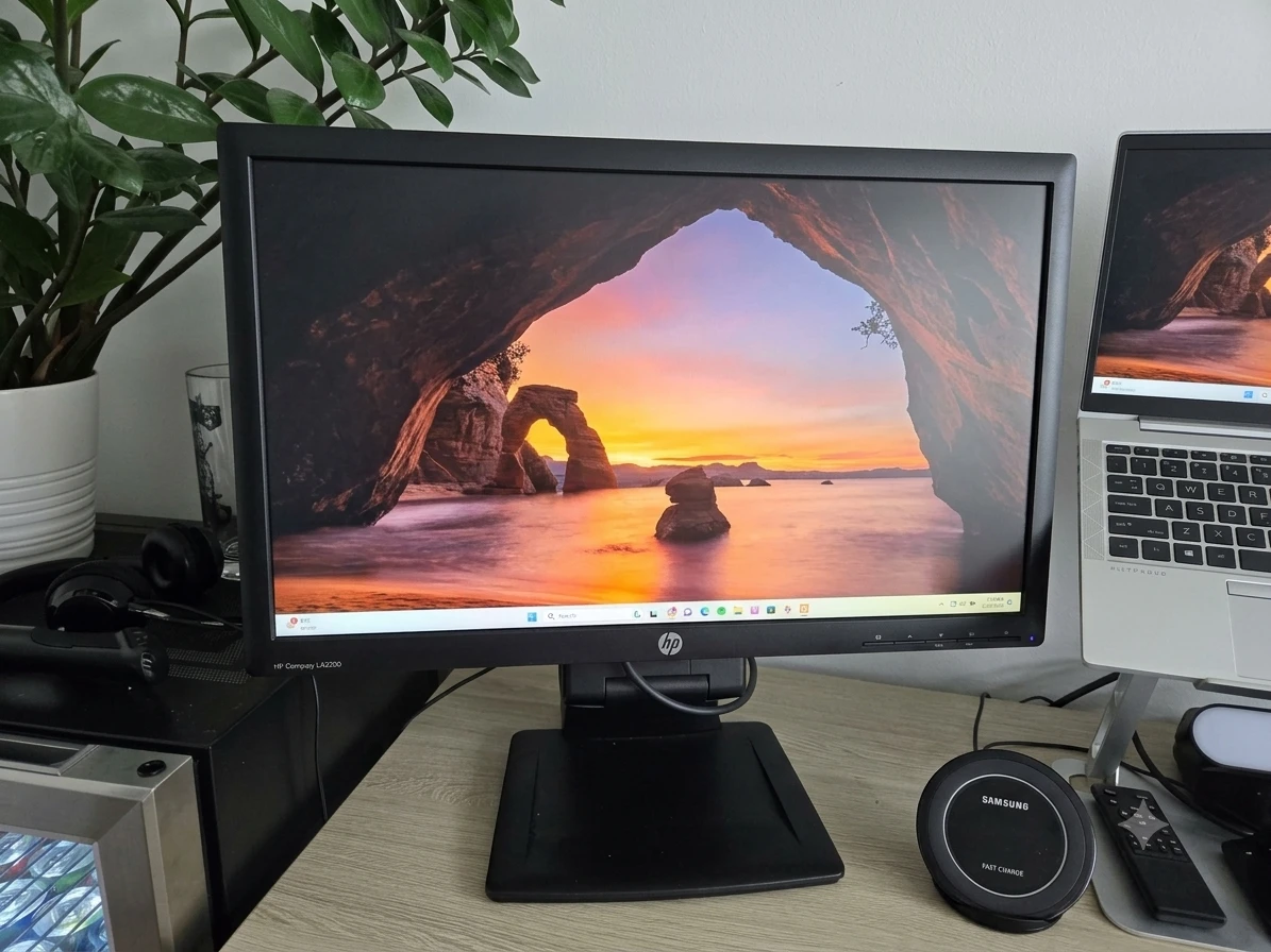 Two 23" HP Monitors - photo 2