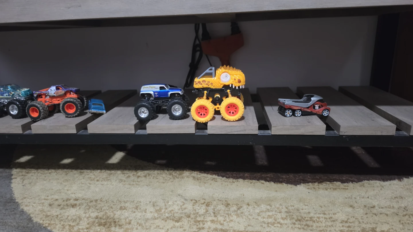 Hot Wheels Monster Trucks Lot - photo 2