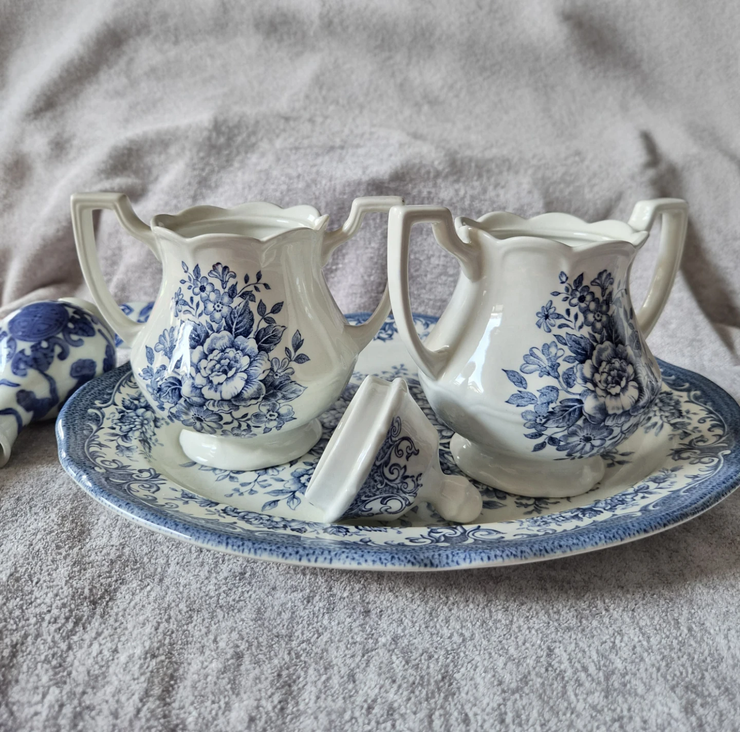 Vintage J&G Meakin Avondale Blue & White Ironstone Set - photo 3