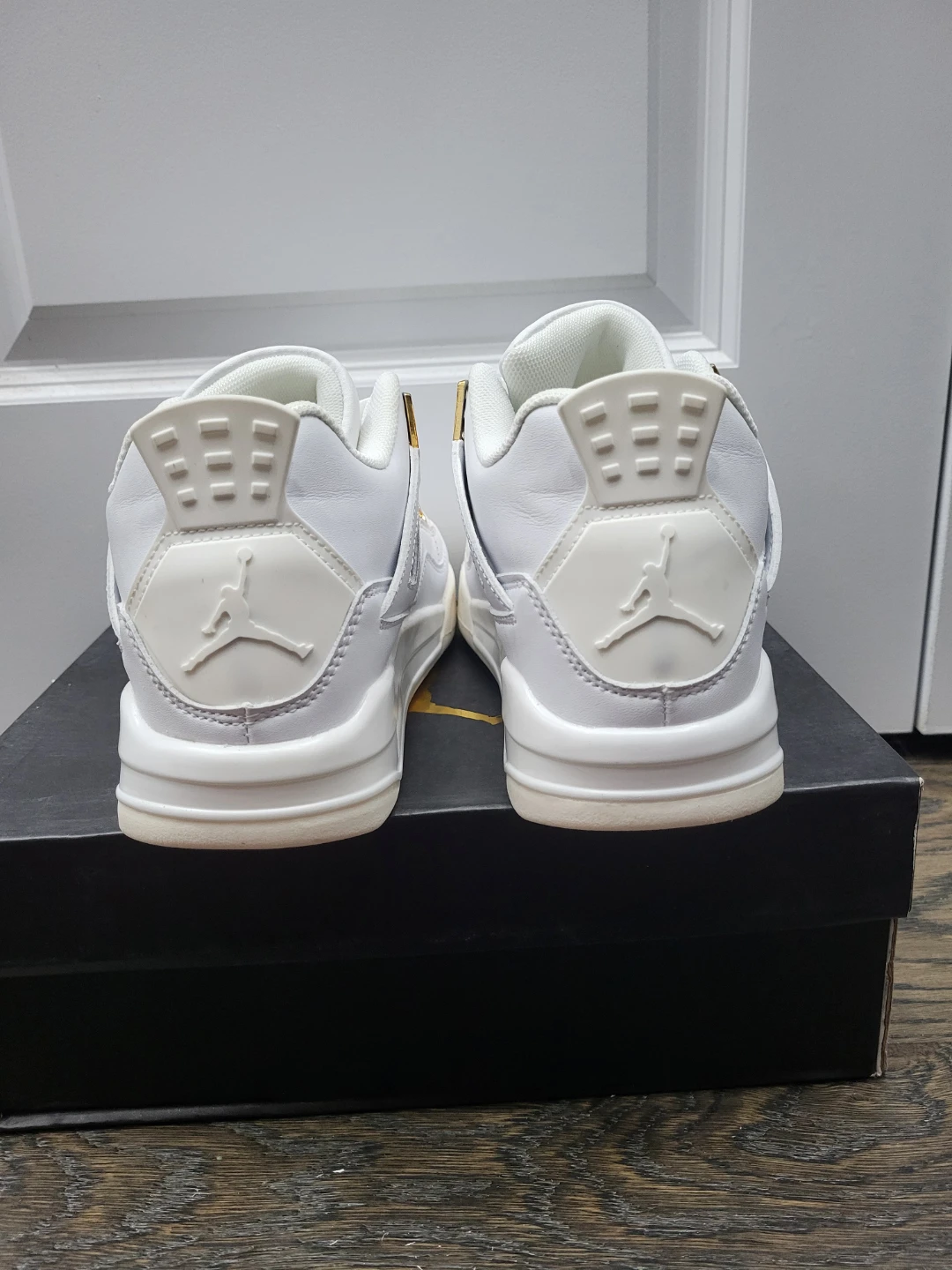 Air Jordan 4 Metallic Gold - photo 4