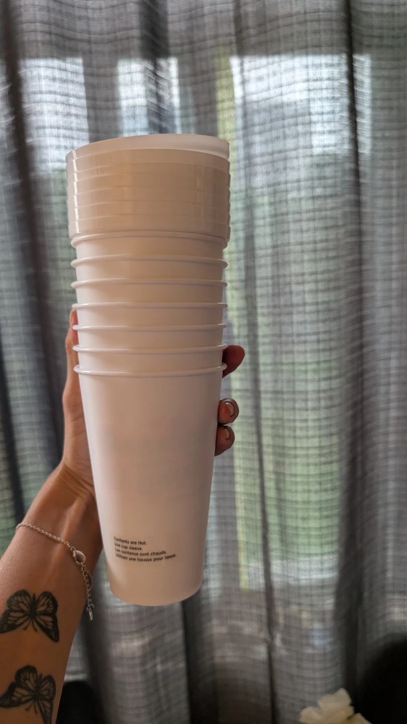 Set of brand new Plastic plain coffee cups  (7)