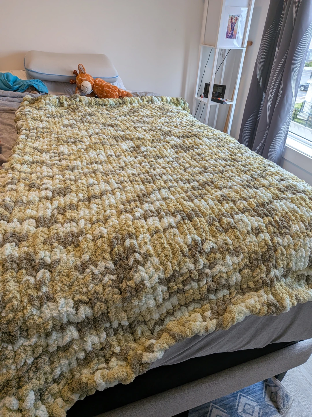 Hand-Knit Chunky Yarn Throw Blanket - photo 2