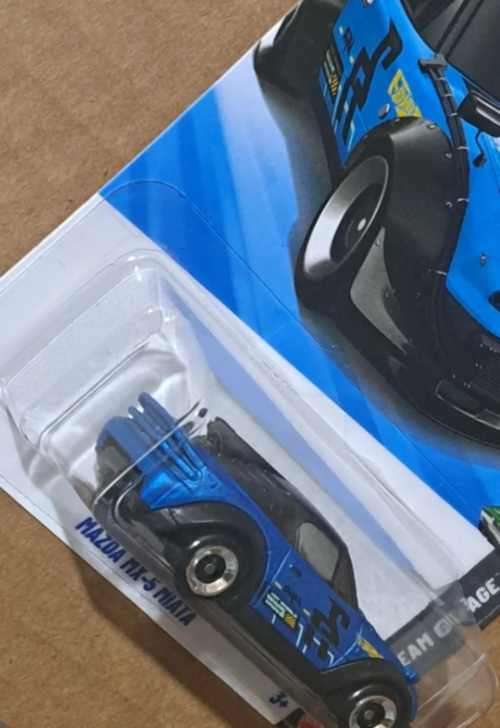 Hot Wheels Mazda MX-5 Miata Dream Garage - photo 5