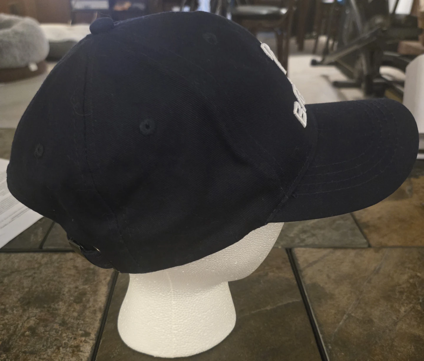Baseball style hat/cap.  BÆRSkin Navy blue. Adjustable.EUC. - photo 4