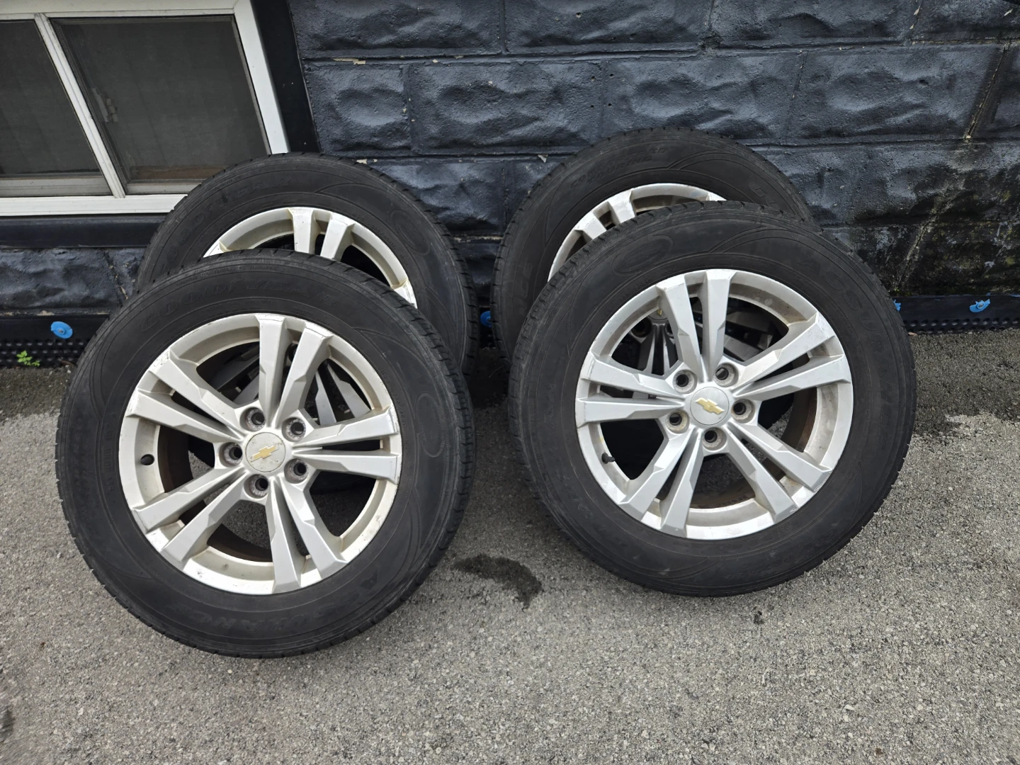 SET OF 4 OEM CHEVROLET ALLOY RIMS + GOODYEAR TIRES - photo 2