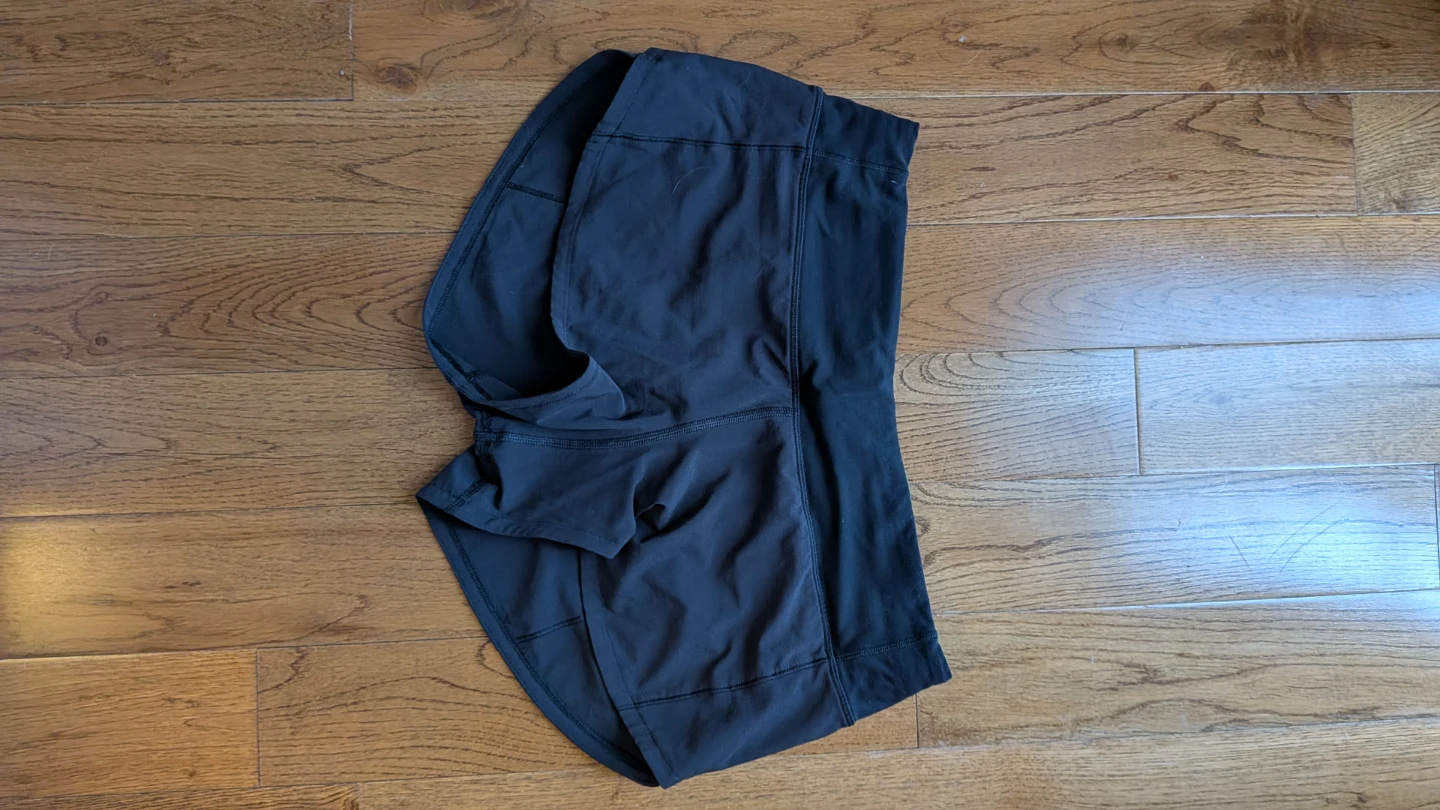 Lululemon - Speed up 2.5 inch black size 4