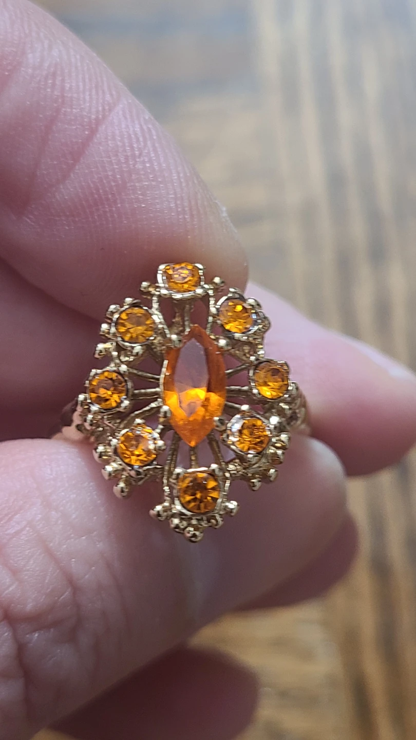 Vintage gold-tone ring with orange stones 🏈