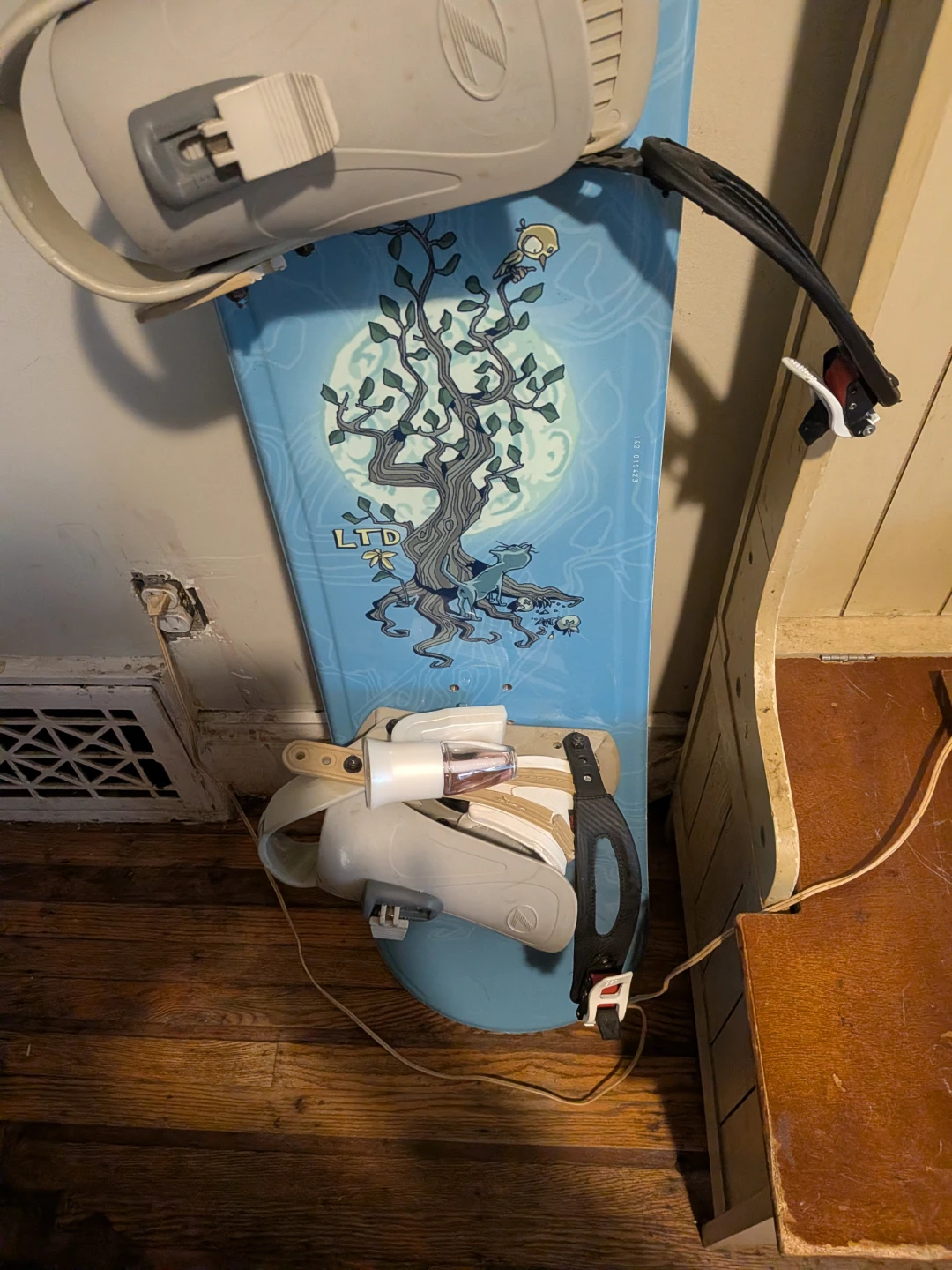 LTD Belle Snowboard 142cm with Bindings - photo 3