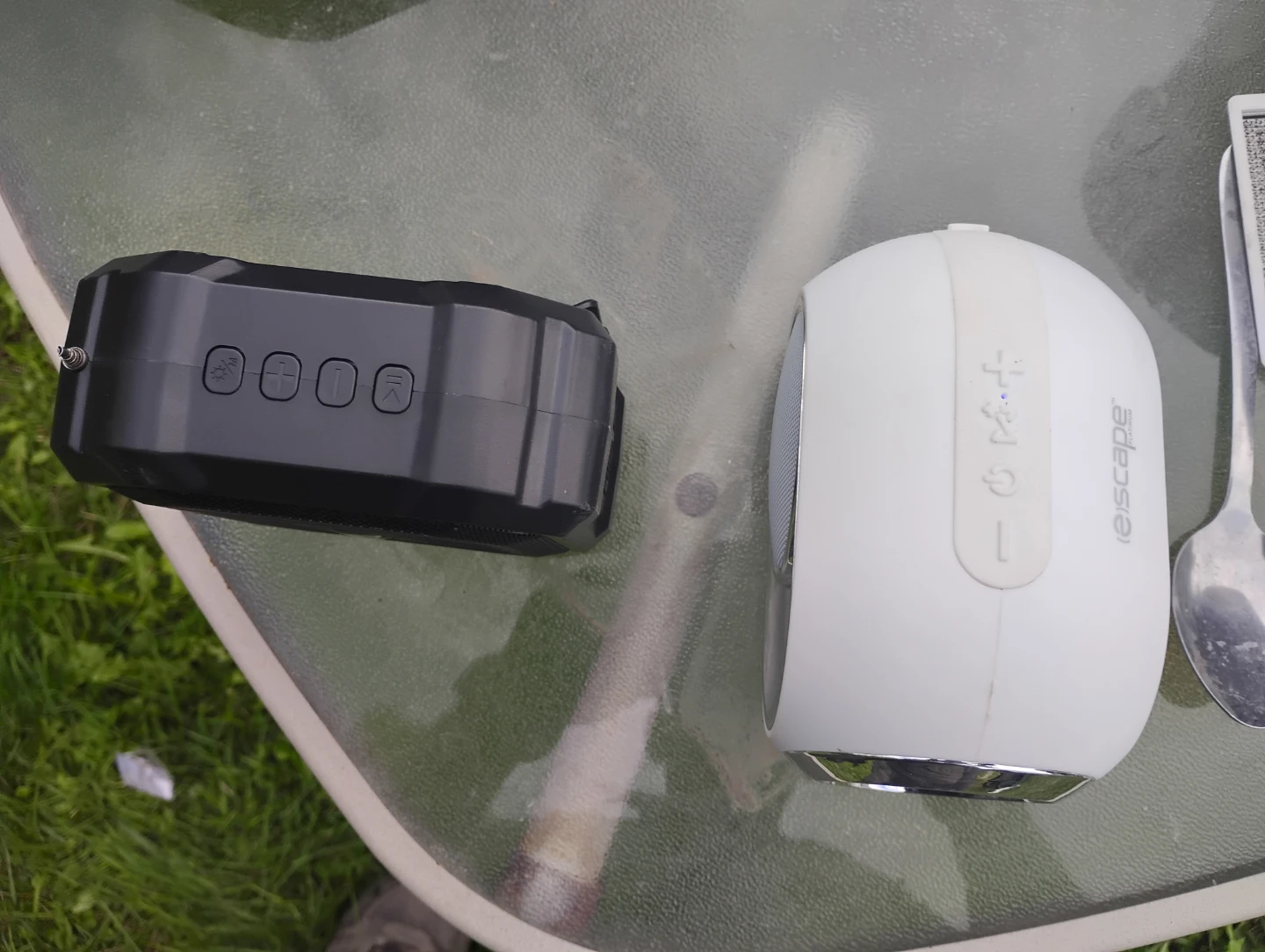 Escape Platinum and black rugged bluetooth speakers - photo 2