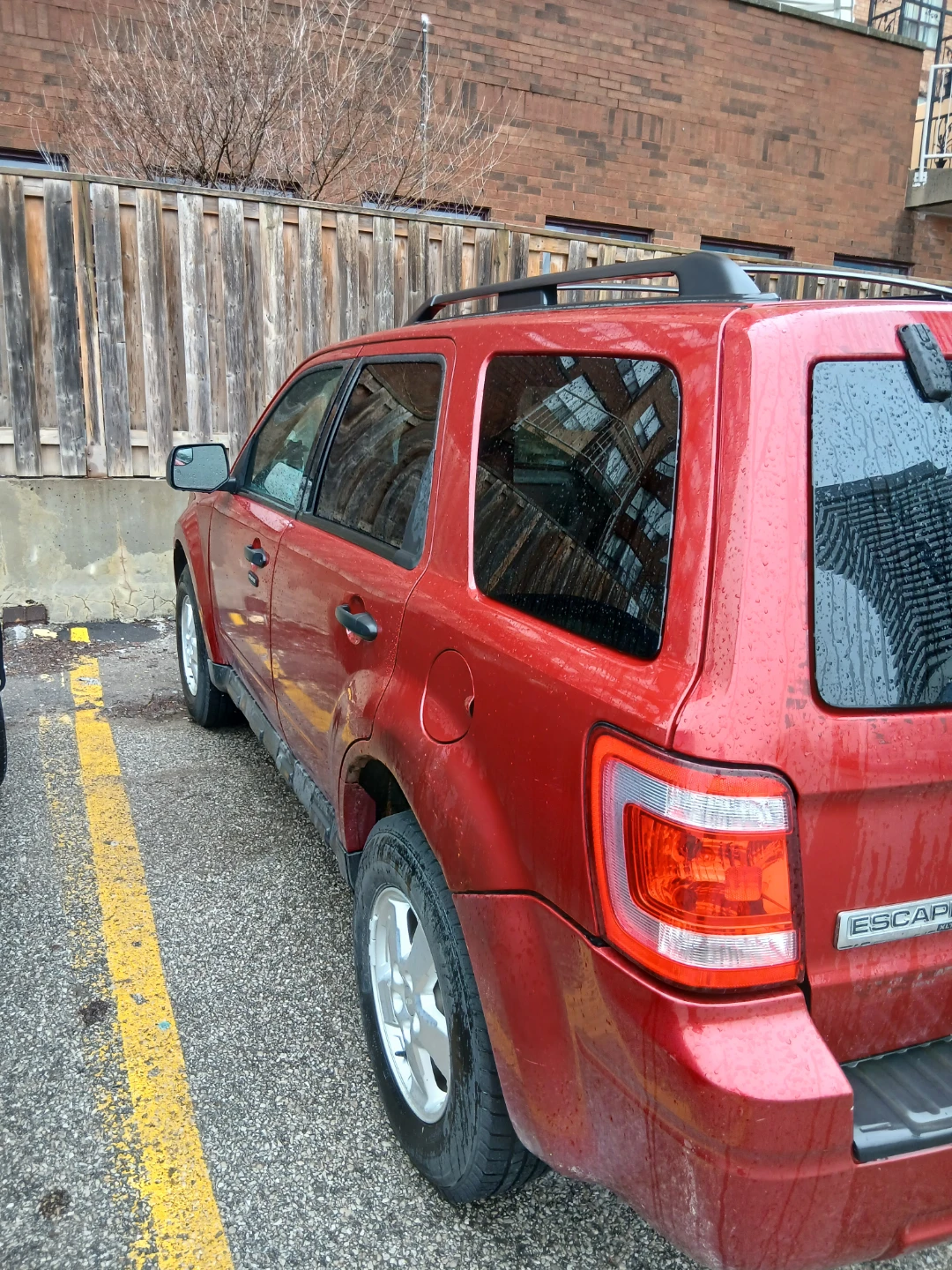 Red Ford Escape SUV 2012 - photo 3