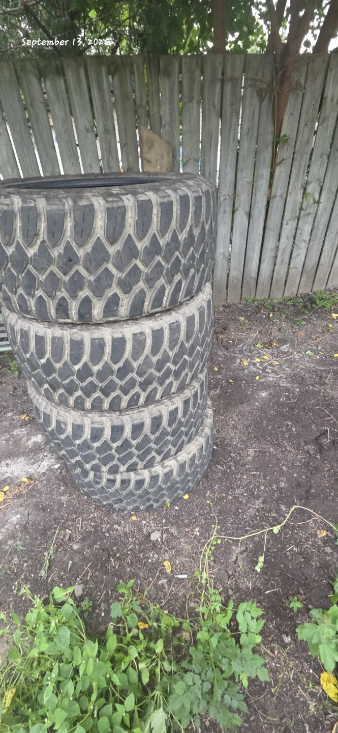 Set of 4 Mud Tires 33x12.50R20