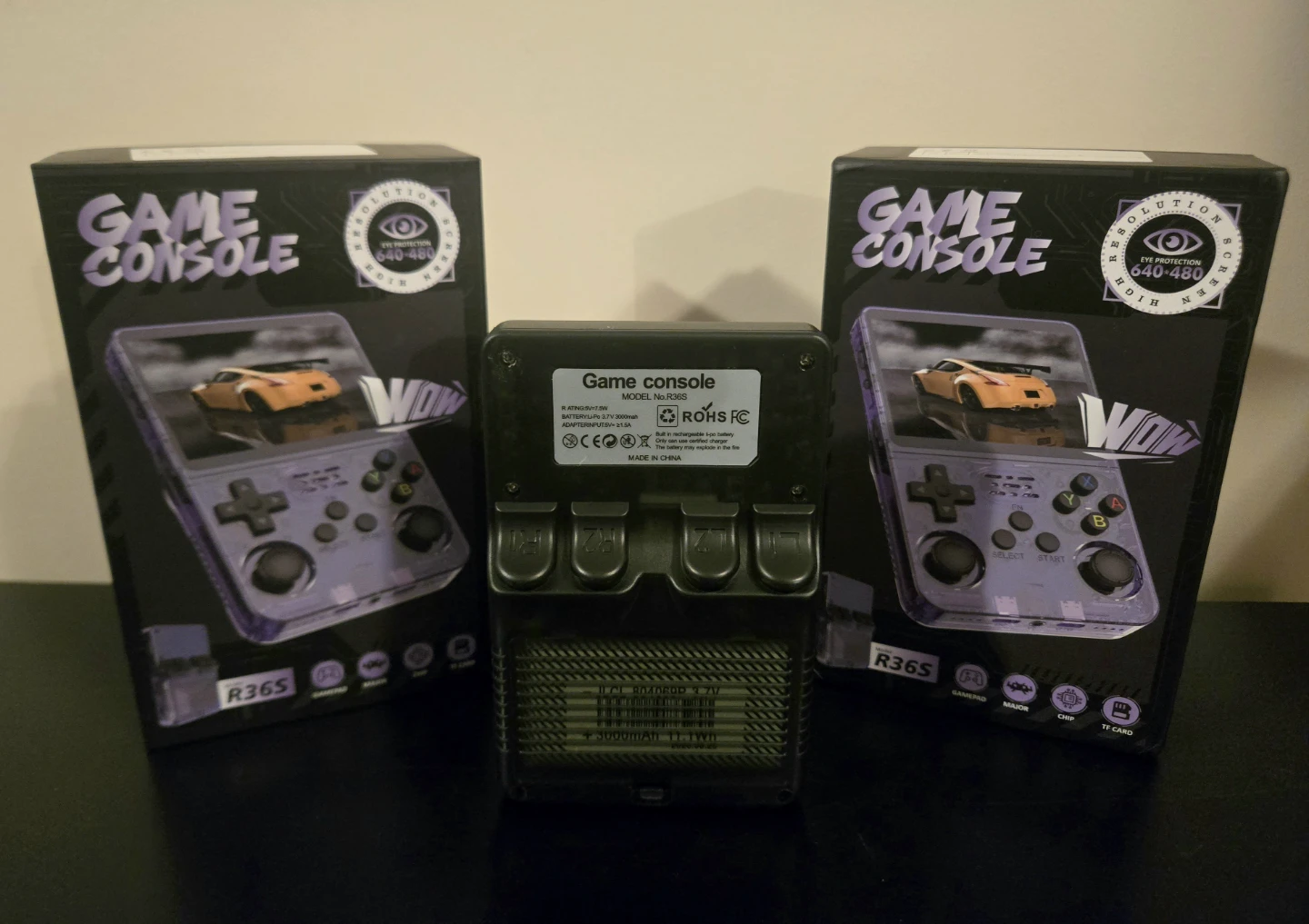 R36S-style retro handheld gaming console - photo 3