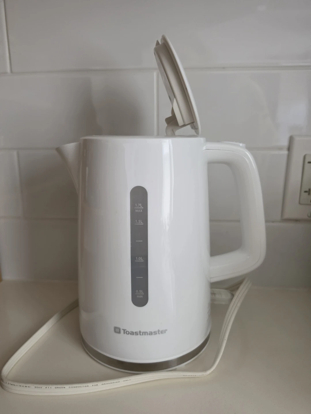 Toastmaster 1.7L White Electric Kettle - photo 2