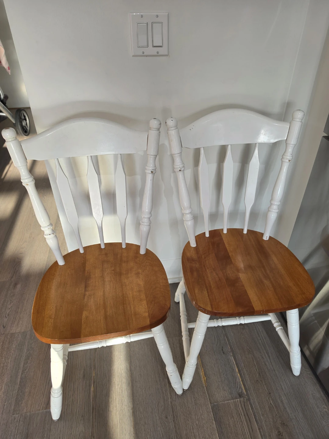 Two-tone wooden dining chairs - photo 3