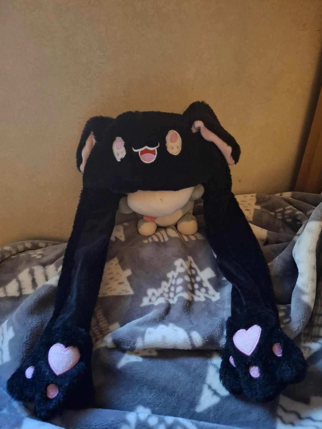 Black Bunny Moving Ear Hat