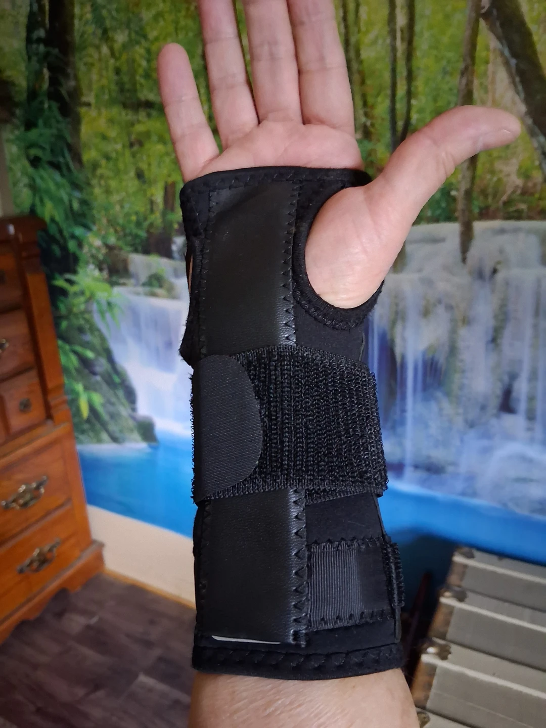 Adjustable carpal tunnel Wrist Support Brace