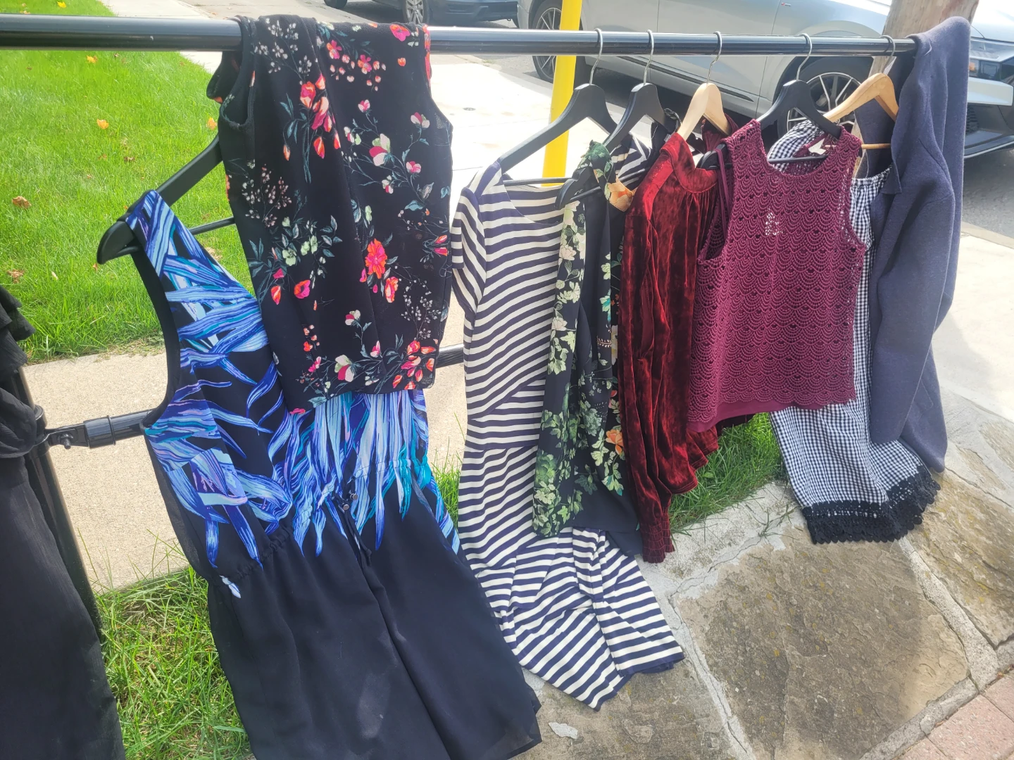 Assorted women's clothing - photo 2