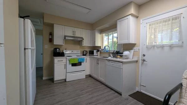 large basement room for rent - photo 3