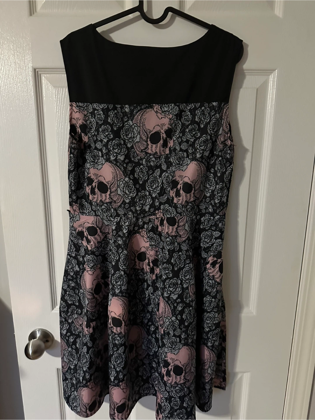 Sleeveless Skull and Roses Print Dress - photo 2