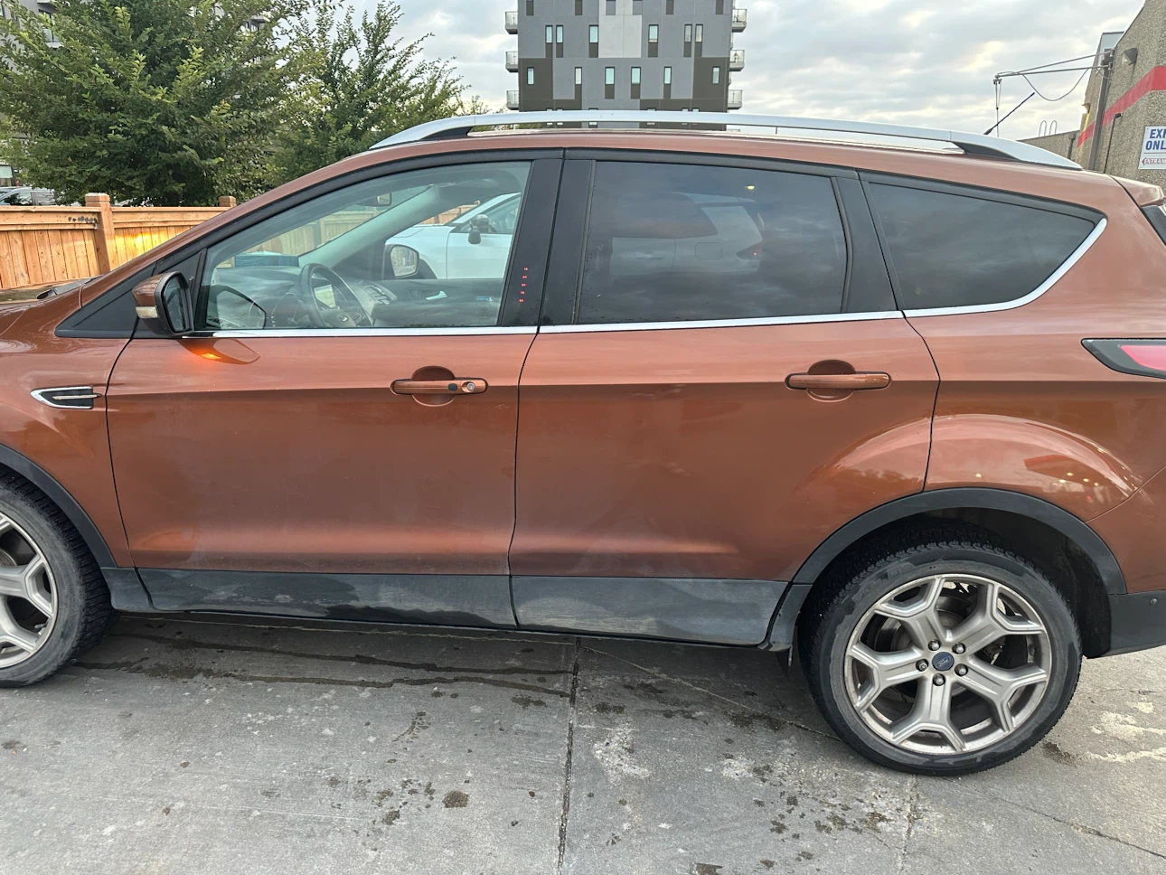 Ford Escape SUV - photo 2