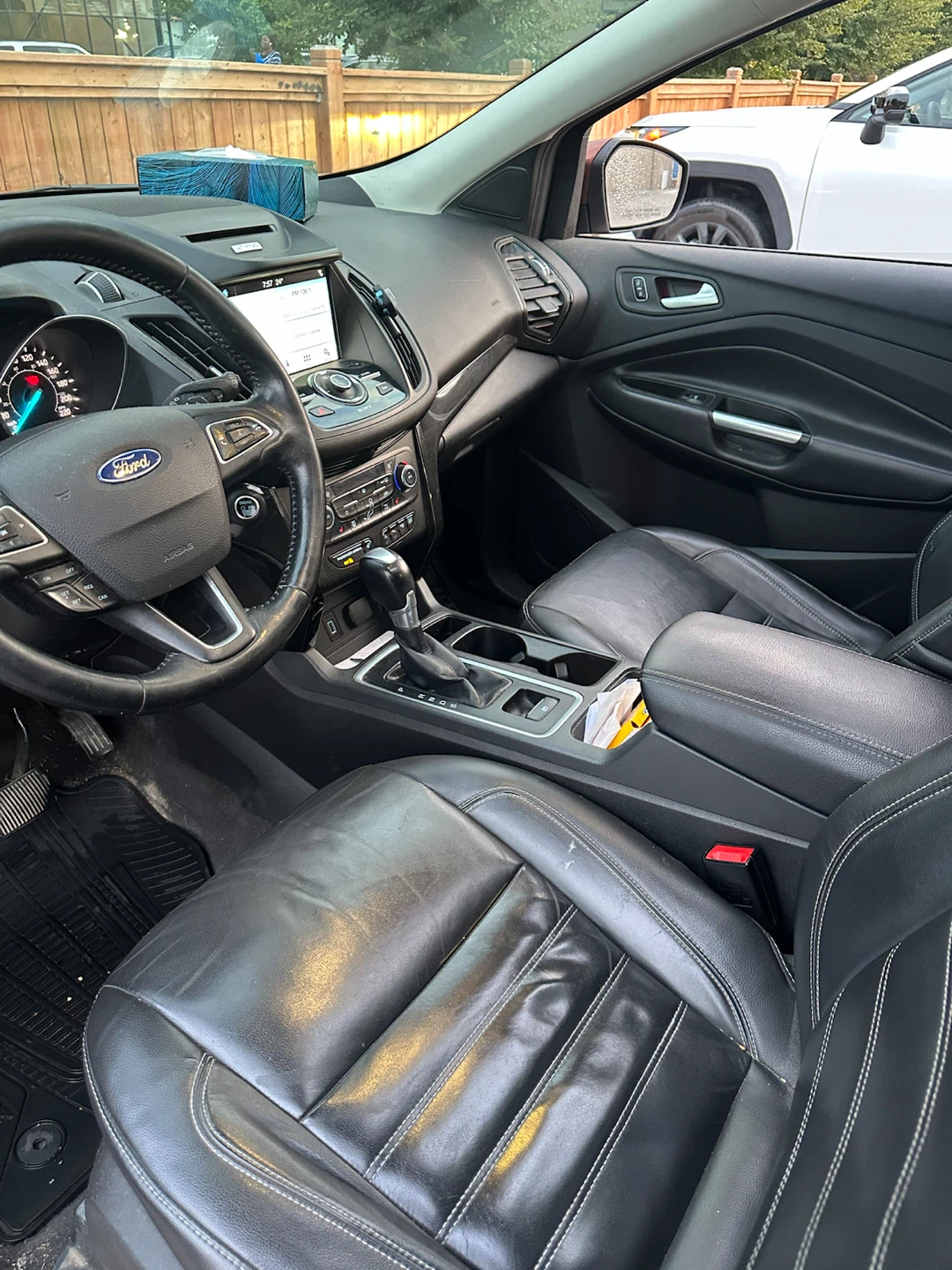 Ford Escape SUV - photo 3